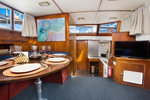 Charming Boat In Barcelona - Perfect Getaway Hotel Sant Adria de Besos Exterior photo