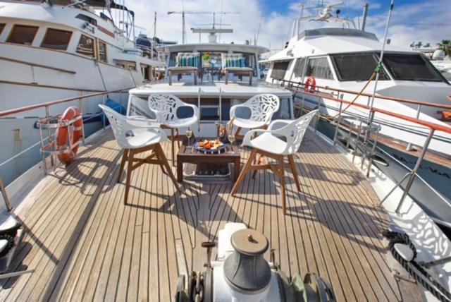 Charming Boat In Barcelona - Perfect Getaway Hotel Sant Adria de Besos Exterior photo