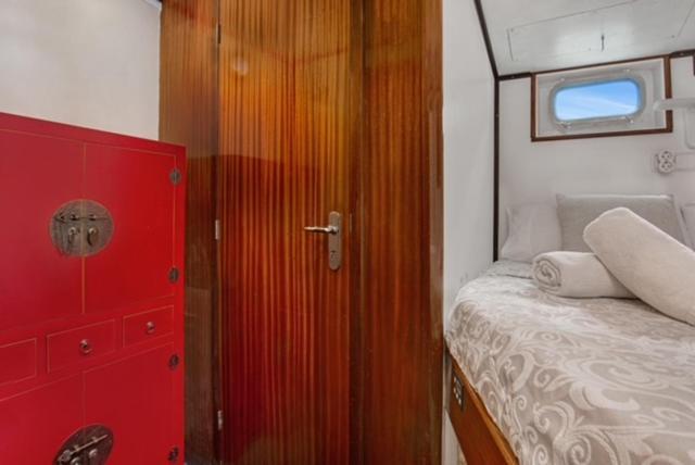 Charming Boat In Barcelona - Perfect Getaway Hotel Sant Adria de Besos Exterior photo